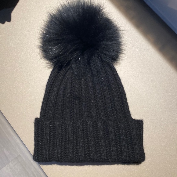 Saks fifth black beanie - Picture 1 of 1
